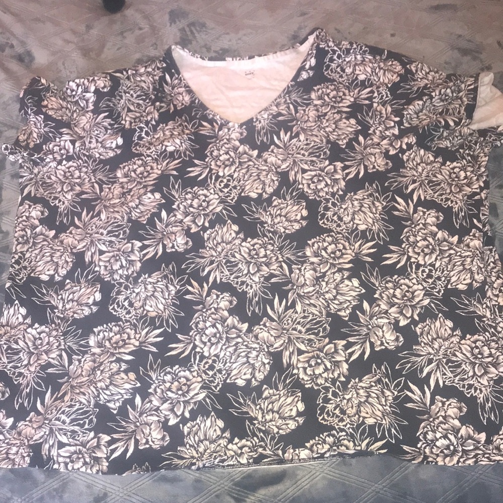Black and white floral print top - Picture 1 of 1